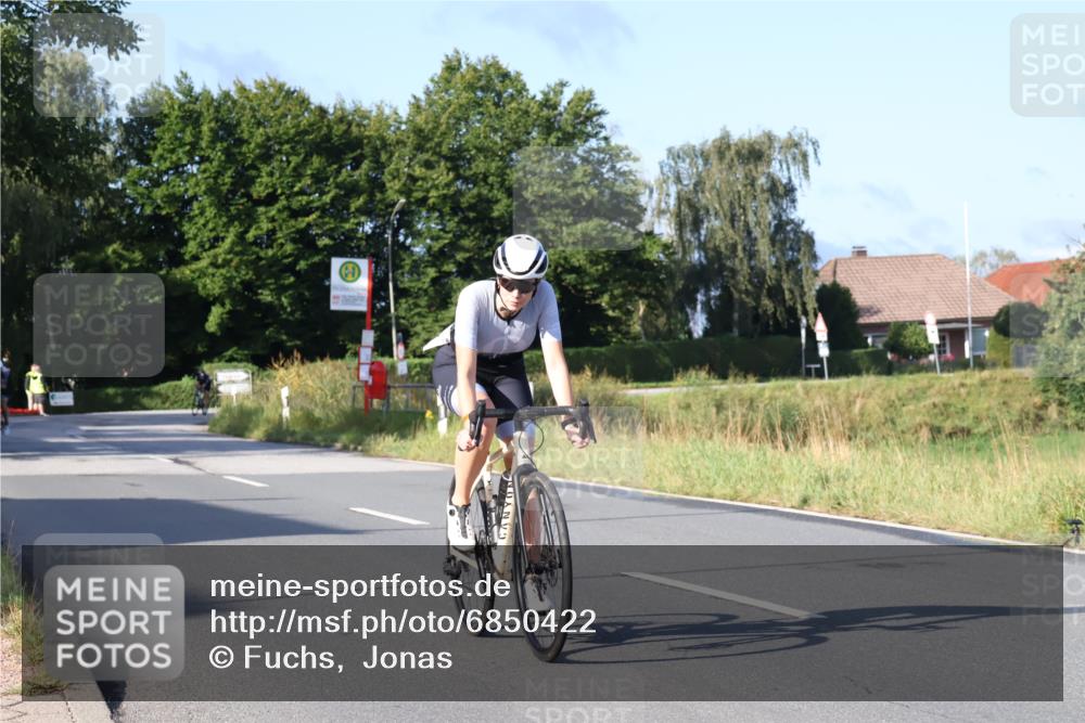25.08.2024 - Elbe Triathlon Hamburg Fuchs,  Jonas http://msf.ph/oto/6850422 25.08.2024 09:13:38 Radfahren 124, 138, 55 meine-sportfotos.de