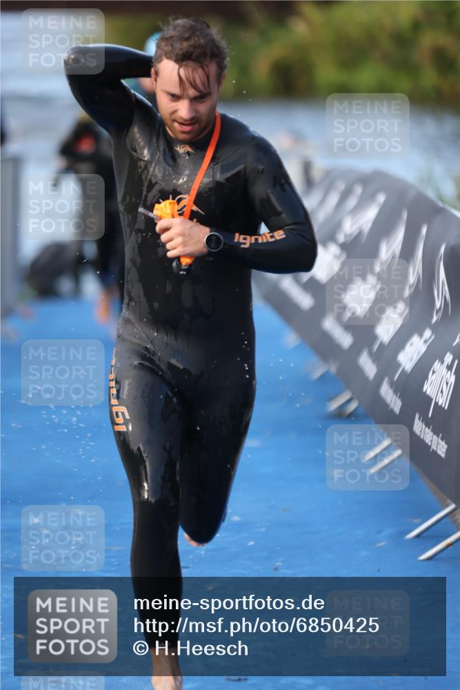 25.08.2024 - Elbe Triathlon Hamburg H.Heesch http://msf.ph/oto/6850425 25.08.2024 08:58:39 Schwimmen 208, 211, 236, 241, 243, 266, 283, 294, 308, 313 meine-sportfotos.de