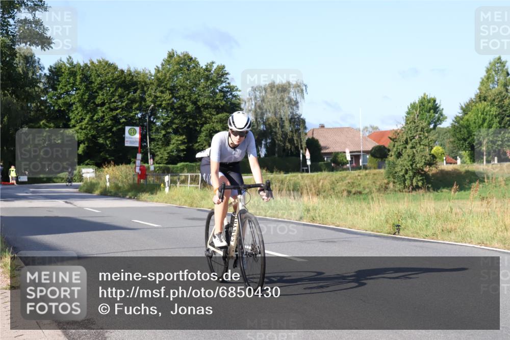 25.08.2024 - Elbe Triathlon Hamburg Fuchs,  Jonas http://msf.ph/oto/6850430 25.08.2024 09:13:38 Radfahren 124, 138, 55 meine-sportfotos.de