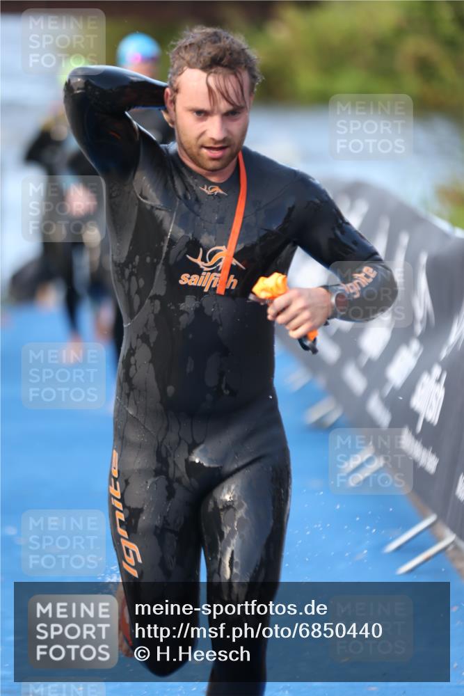 25.08.2024 - Elbe Triathlon Hamburg H.Heesch http://msf.ph/oto/6850440 25.08.2024 08:58:39 Schwimmen 208, 211, 236, 241, 243, 266, 283, 294, 308, 313 meine-sportfotos.de