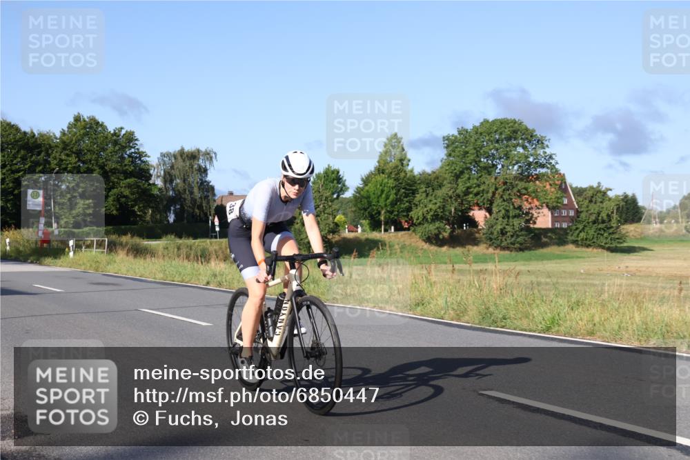 25.08.2024 - Elbe Triathlon Hamburg Fuchs,  Jonas http://msf.ph/oto/6850447 25.08.2024 09:13:38 Radfahren 124, 138, 55 meine-sportfotos.de