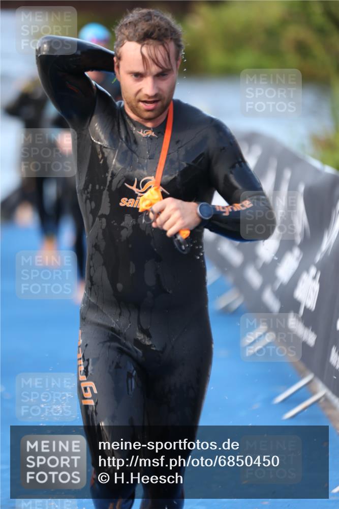 25.08.2024 - Elbe Triathlon Hamburg H.Heesch http://msf.ph/oto/6850450 25.08.2024 08:58:40 Schwimmen 208, 211, 236, 241, 243, 266, 283, 294, 308, 313 meine-sportfotos.de