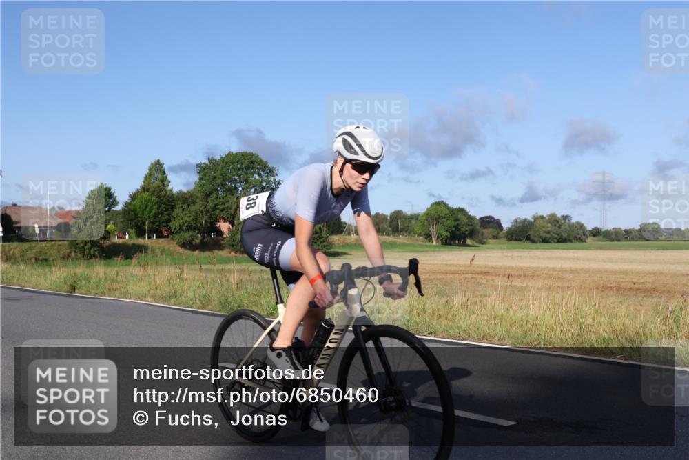 25.08.2024 - Elbe Triathlon Hamburg Fuchs,  Jonas http://msf.ph/oto/6850460 25.08.2024 09:13:39 Radfahren 124, 138, 55, 143 meine-sportfotos.de