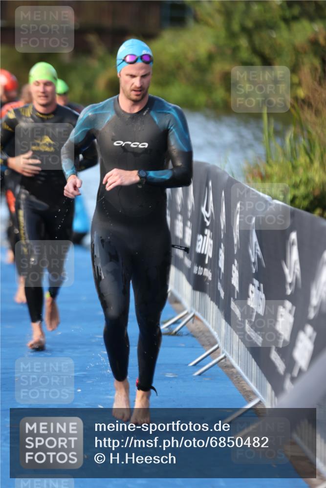 25.08.2024 - Elbe Triathlon Hamburg H.Heesch http://msf.ph/oto/6850482 25.08.2024 08:58:41 Schwimmen 208, 211, 236, 241, 243, 266, 283, 294, 308, 313 meine-sportfotos.de