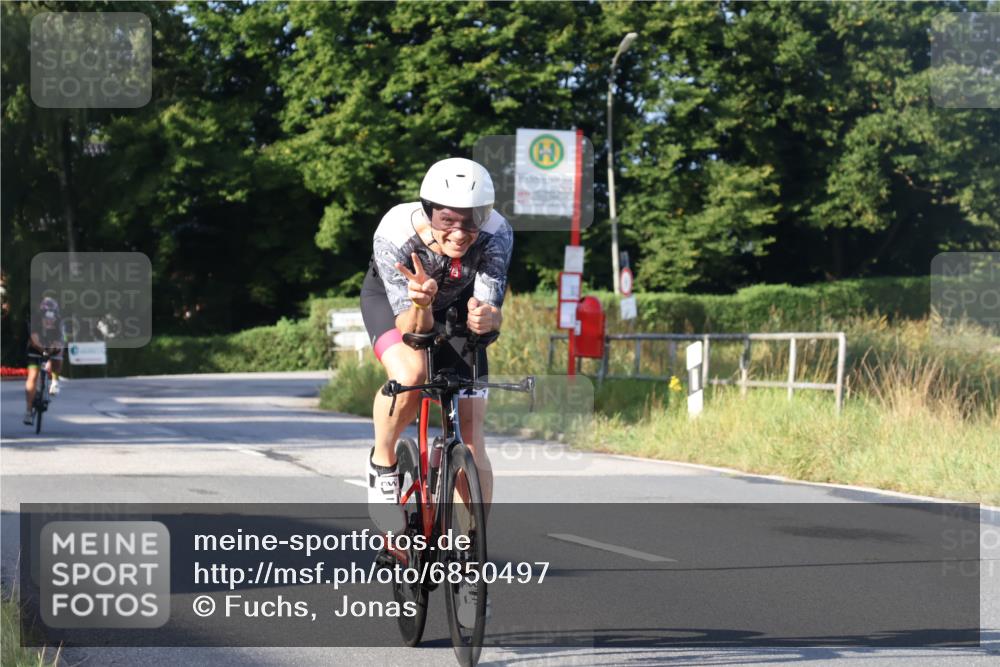 25.08.2024 - Elbe Triathlon Hamburg Fuchs,  Jonas http://msf.ph/oto/6850497 25.08.2024 09:13:41 Radfahren 138, 55, 143 meine-sportfotos.de