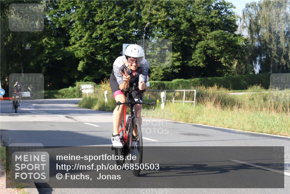 25.08.2024 - Elbe Triathlon Hamburg Fuchs,  Jonas http://msf.ph/oto/6850503 25.08.2024 09:13:42 Radfahren 138, 55, 143 meine-sportfotos.de