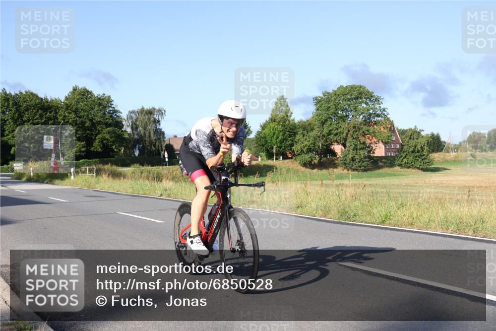 25.08.2024 - Elbe Triathlon Hamburg Fuchs,  Jonas http://msf.ph/oto/6850528 25.08.2024 09:13:42 Radfahren 138, 55, 143 meine-sportfotos.de