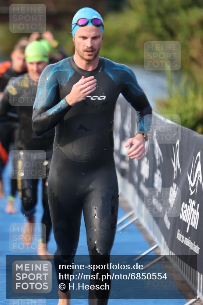 25.08.2024 - Elbe Triathlon Hamburg H.Heesch http://msf.ph/oto/6850554 25.08.2024 08:58:43 Schwimmen 203, 208, 211, 236, 241, 243, 266, 283, 294, 308, 313 meine-sportfotos.de