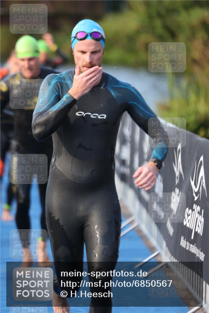 25.08.2024 - Elbe Triathlon Hamburg H.Heesch http://msf.ph/oto/6850567 25.08.2024 08:58:43 Schwimmen 203, 208, 211, 236, 241, 243, 266, 283, 294, 308, 313 meine-sportfotos.de