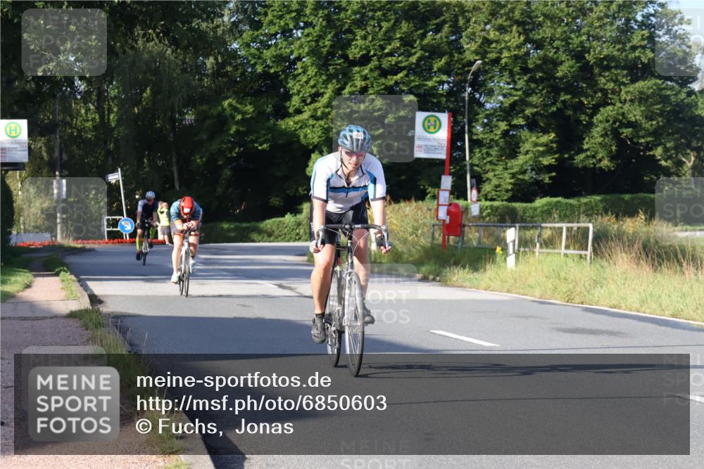 25.08.2024 - Elbe Triathlon Hamburg Fuchs,  Jonas http://msf.ph/oto/6850603 25.08.2024 09:13:59 Radfahren 286, 33, 317 meine-sportfotos.de