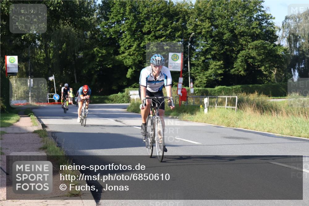 25.08.2024 - Elbe Triathlon Hamburg Fuchs,  Jonas http://msf.ph/oto/6850610 25.08.2024 09:13:59 Radfahren 286, 33, 317 meine-sportfotos.de