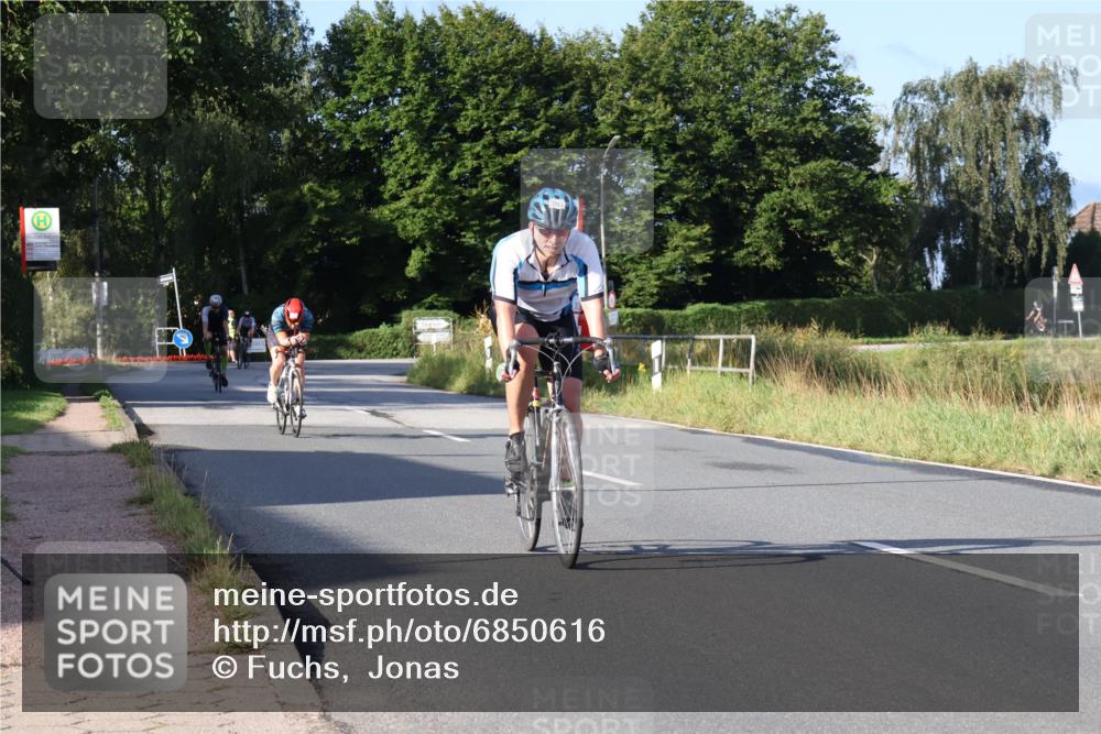 25.08.2024 - Elbe Triathlon Hamburg Fuchs,  Jonas http://msf.ph/oto/6850616 25.08.2024 09:13:59 Radfahren 286, 33, 317 meine-sportfotos.de