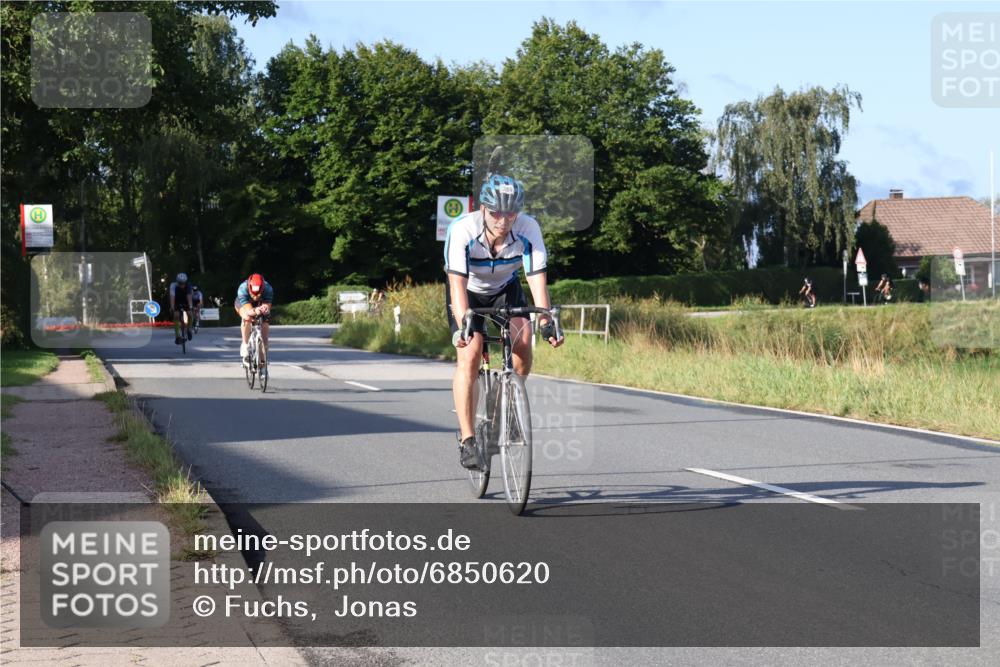 25.08.2024 - Elbe Triathlon Hamburg Fuchs,  Jonas http://msf.ph/oto/6850620 25.08.2024 09:14:00 Radfahren 286, 33, 317 meine-sportfotos.de