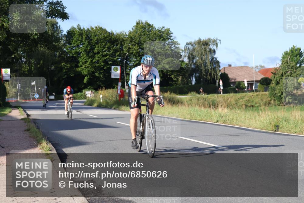 25.08.2024 - Elbe Triathlon Hamburg Fuchs,  Jonas http://msf.ph/oto/6850626 25.08.2024 09:14:00 Radfahren 286, 33, 317 meine-sportfotos.de