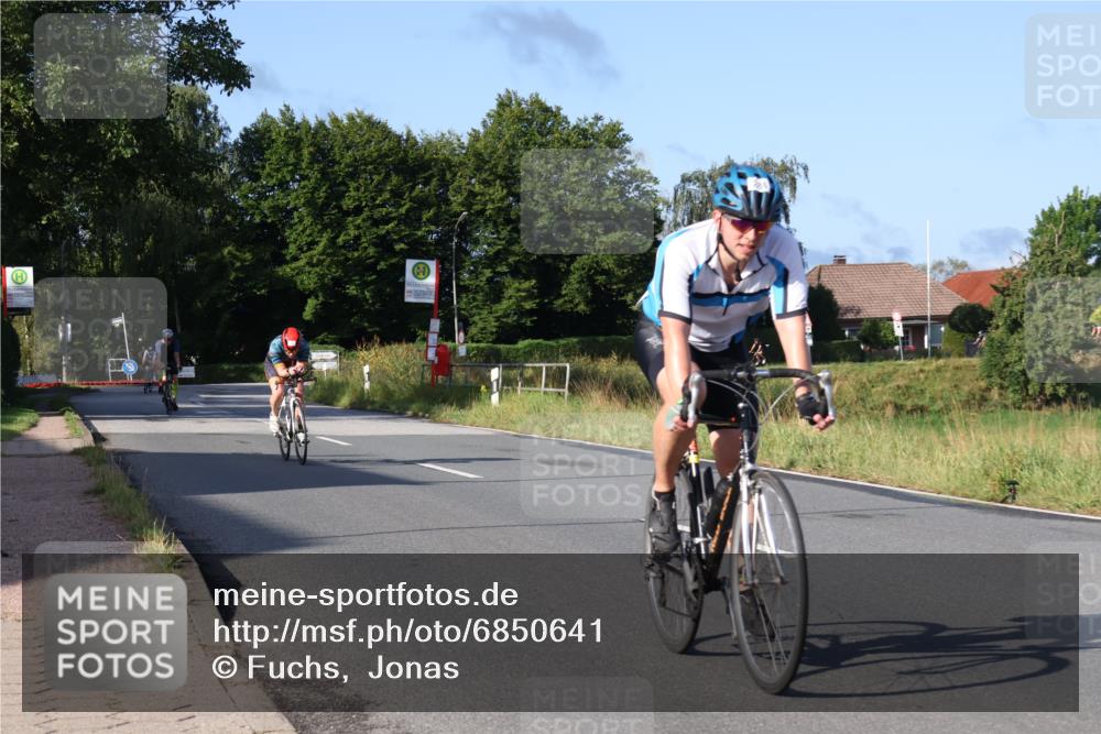 25.08.2024 - Elbe Triathlon Hamburg Fuchs,  Jonas http://msf.ph/oto/6850641 25.08.2024 09:14:00 Radfahren 286, 33, 317 meine-sportfotos.de