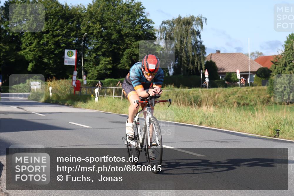 25.08.2024 - Elbe Triathlon Hamburg Fuchs,  Jonas http://msf.ph/oto/6850645 25.08.2024 09:14:01 Radfahren 286, 33, 317, 137 meine-sportfotos.de
