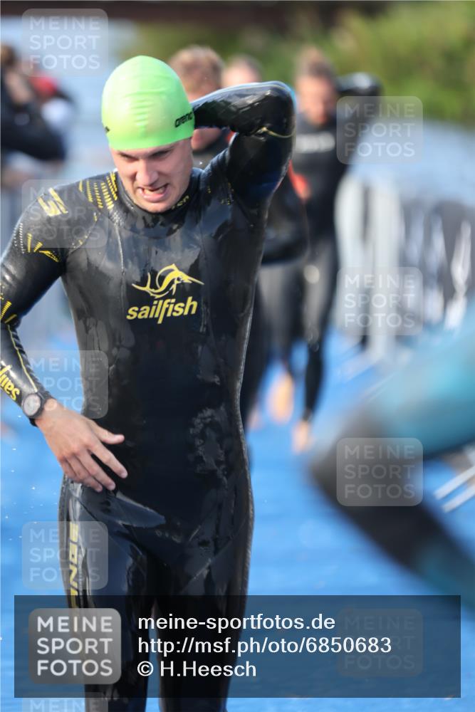 25.08.2024 - Elbe Triathlon Hamburg H.Heesch http://msf.ph/oto/6850683 25.08.2024 08:58:44 Schwimmen 203, 208, 211, 236, 241, 243, 266, 283, 294, 308, 313 meine-sportfotos.de