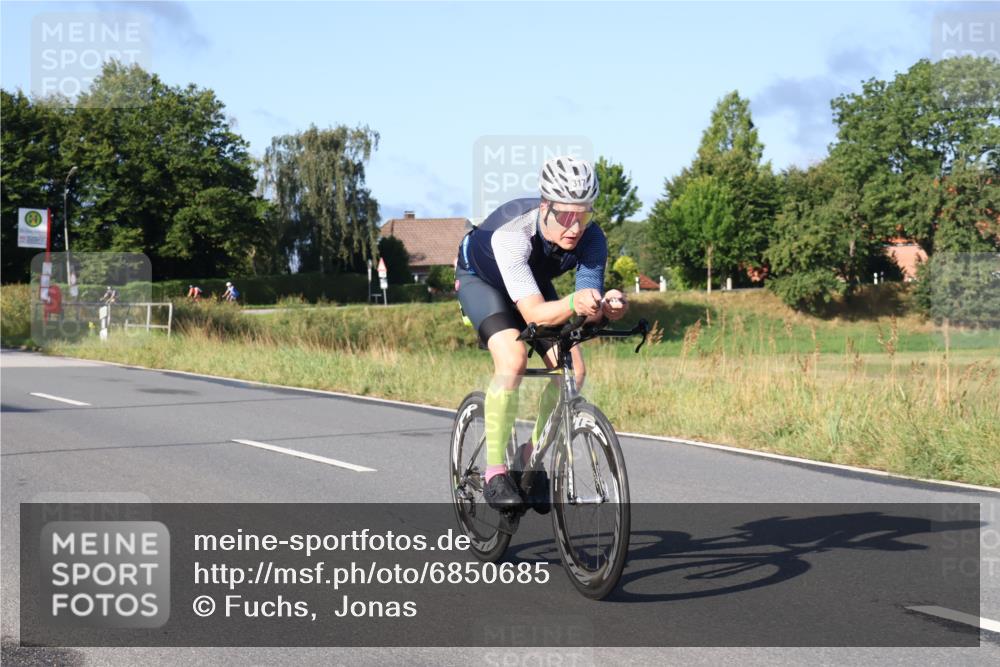 25.08.2024 - Elbe Triathlon Hamburg Fuchs,  Jonas http://msf.ph/oto/6850685 25.08.2024 09:14:04 Radfahren 286, 33, 317, 137, 114, 163 meine-sportfotos.de