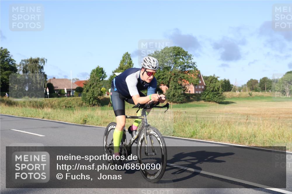 25.08.2024 - Elbe Triathlon Hamburg Fuchs,  Jonas http://msf.ph/oto/6850690 25.08.2024 09:14:04 Radfahren 286, 33, 317, 137, 114, 163 meine-sportfotos.de