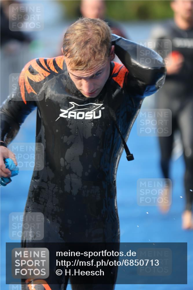 25.08.2024 - Elbe Triathlon Hamburg H.Heesch http://msf.ph/oto/6850713 25.08.2024 08:58:46 Schwimmen 203, 208, 211, 236, 241, 243, 266, 283, 294, 313 meine-sportfotos.de