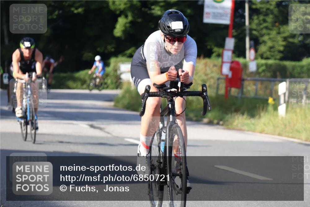 25.08.2024 - Elbe Triathlon Hamburg Fuchs,  Jonas http://msf.ph/oto/6850721 25.08.2024 09:14:07 Radfahren 33, 317, 137, 114, 163, 385 meine-sportfotos.de
