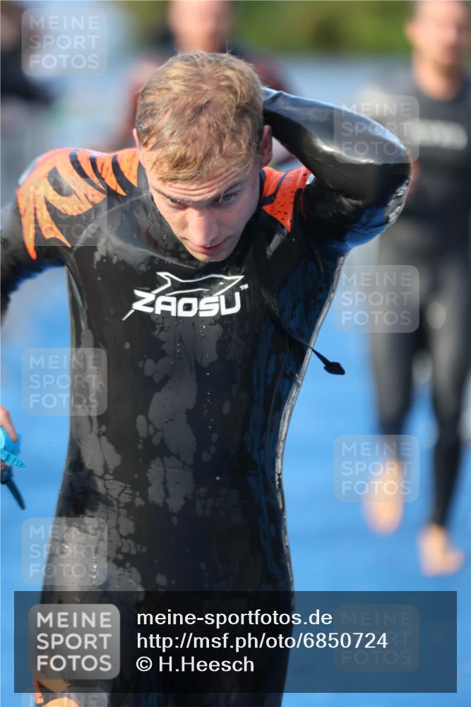 25.08.2024 - Elbe Triathlon Hamburg H.Heesch http://msf.ph/oto/6850724 25.08.2024 08:58:46 Schwimmen 203, 208, 211, 236, 241, 243, 266, 283, 294, 313 meine-sportfotos.de