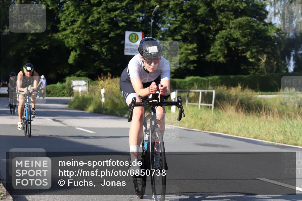 25.08.2024 - Elbe Triathlon Hamburg Fuchs,  Jonas http://msf.ph/oto/6850738 25.08.2024 09:14:07 Radfahren 33, 317, 137, 114, 163, 385 meine-sportfotos.de