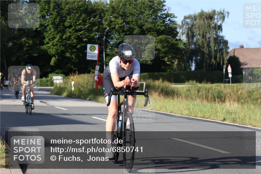 25.08.2024 - Elbe Triathlon Hamburg Fuchs,  Jonas http://msf.ph/oto/6850741 25.08.2024 09:14:07 Radfahren 33, 317, 137, 114, 163, 385 meine-sportfotos.de