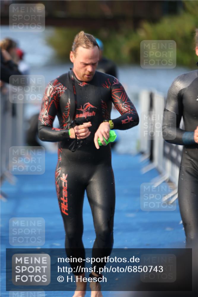 25.08.2024 - Elbe Triathlon Hamburg H.Heesch http://msf.ph/oto/6850743 25.08.2024 08:58:47 Schwimmen 203, 208, 211, 236, 241, 243, 266, 283, 294, 313 meine-sportfotos.de