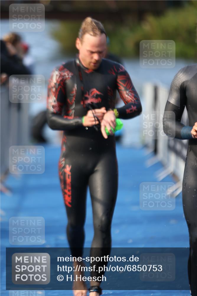 25.08.2024 - Elbe Triathlon Hamburg H.Heesch http://msf.ph/oto/6850753 25.08.2024 08:58:47 Schwimmen 203, 208, 211, 236, 241, 243, 266, 283, 294, 313 meine-sportfotos.de