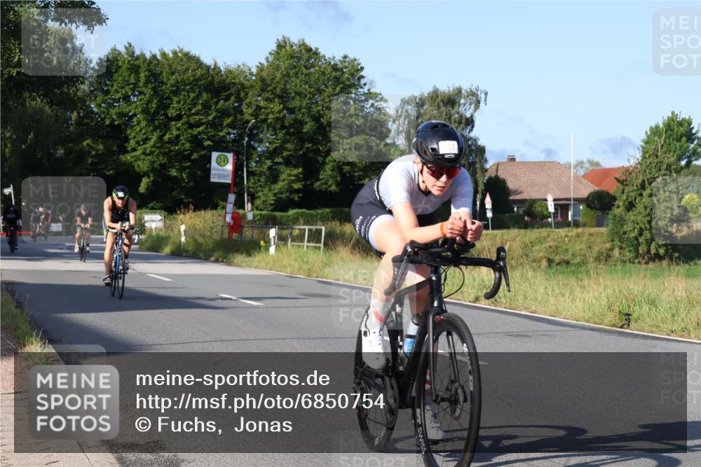 25.08.2024 - Elbe Triathlon Hamburg Fuchs,  Jonas http://msf.ph/oto/6850754 25.08.2024 09:14:08 Radfahren 317, 137, 114, 163, 385, 271, 305 meine-sportfotos.de