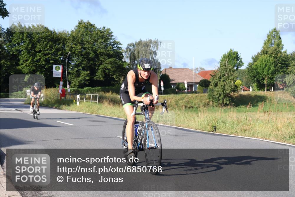 25.08.2024 - Elbe Triathlon Hamburg Fuchs,  Jonas http://msf.ph/oto/6850768 25.08.2024 09:14:09 Radfahren 317, 137, 114, 163, 385, 271, 305 meine-sportfotos.de