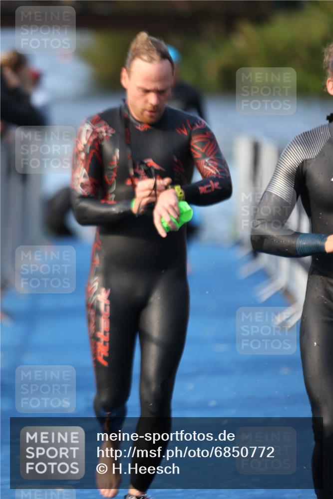 25.08.2024 - Elbe Triathlon Hamburg H.Heesch http://msf.ph/oto/6850772 25.08.2024 08:58:47 Schwimmen 203, 208, 211, 236, 241, 243, 266, 283, 294, 313 meine-sportfotos.de