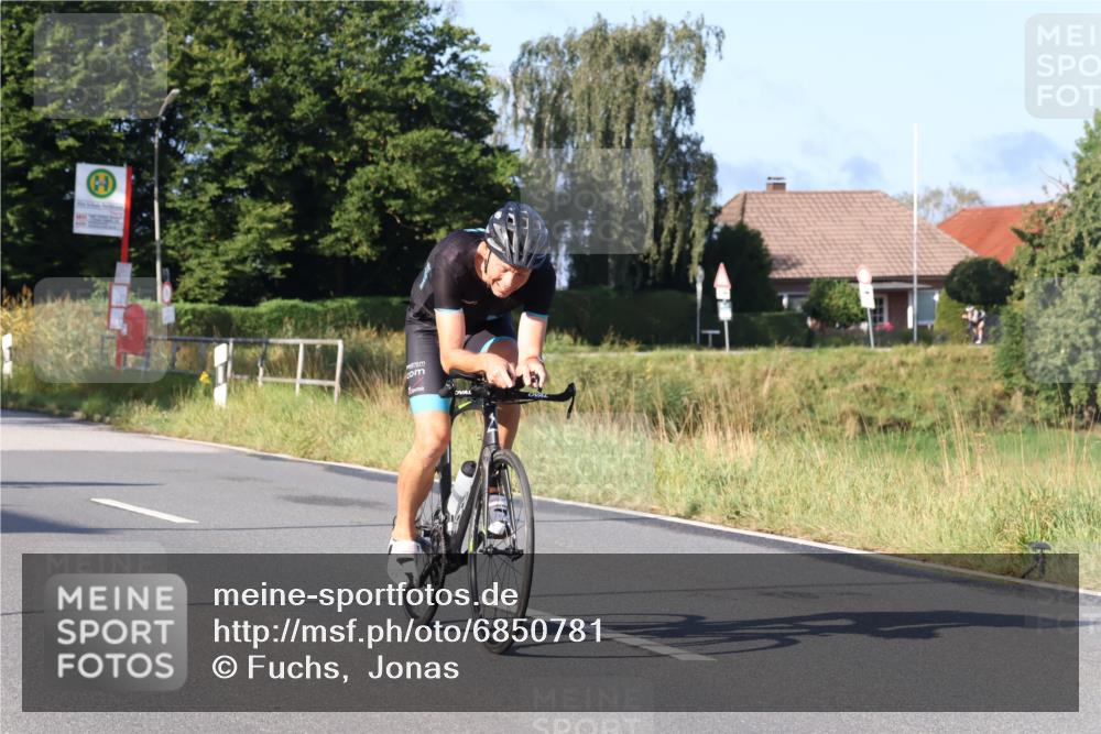25.08.2024 - Elbe Triathlon Hamburg Fuchs,  Jonas http://msf.ph/oto/6850781 25.08.2024 09:14:10 Radfahren 137, 114, 163, 385, 271, 305, 175 meine-sportfotos.de