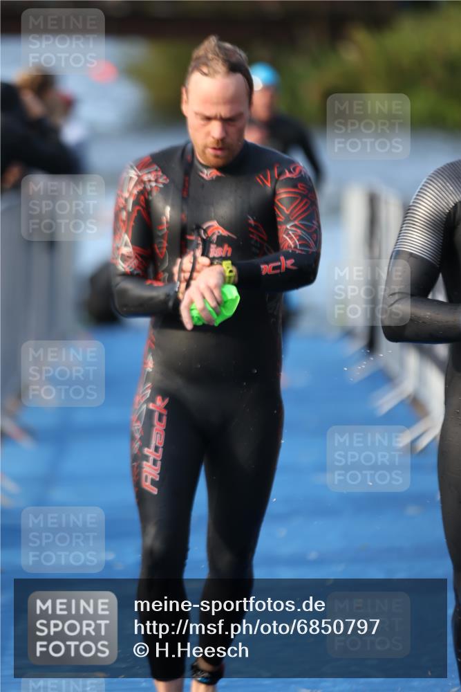 25.08.2024 - Elbe Triathlon Hamburg H.Heesch http://msf.ph/oto/6850797 25.08.2024 08:58:47 Schwimmen 203, 208, 211, 236, 241, 243, 266, 283, 294, 313 meine-sportfotos.de