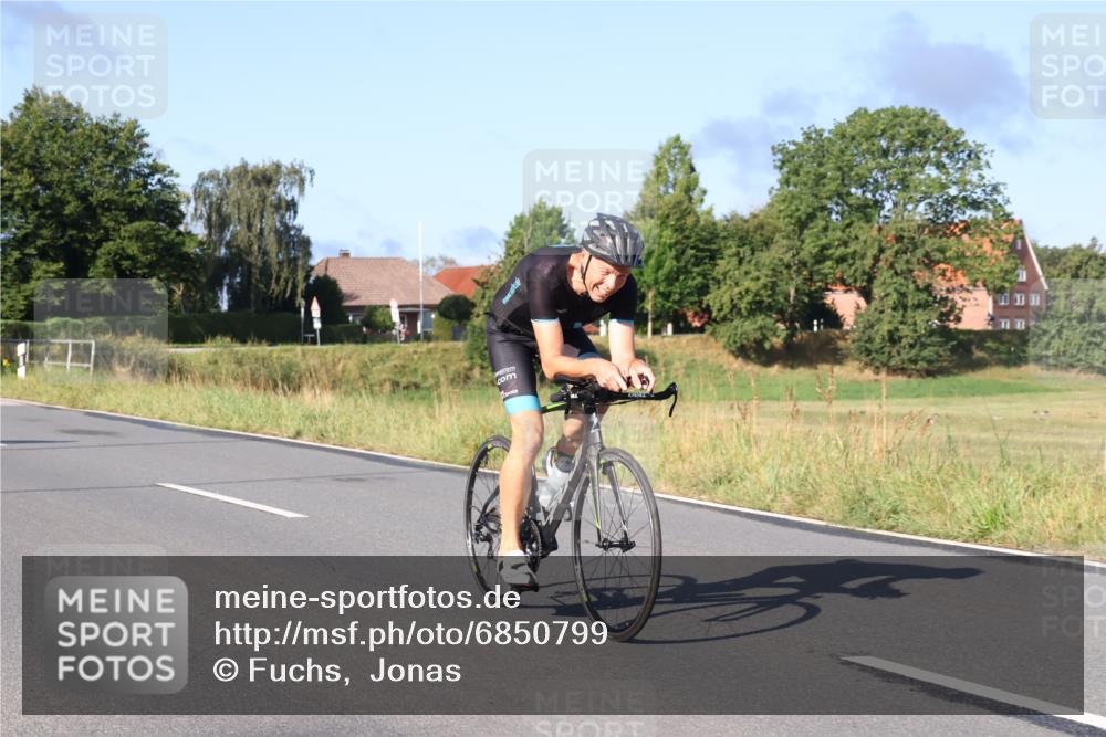 25.08.2024 - Elbe Triathlon Hamburg Fuchs,  Jonas http://msf.ph/oto/6850799 25.08.2024 09:14:11 Radfahren 137, 114, 163, 385, 271, 305, 175 meine-sportfotos.de