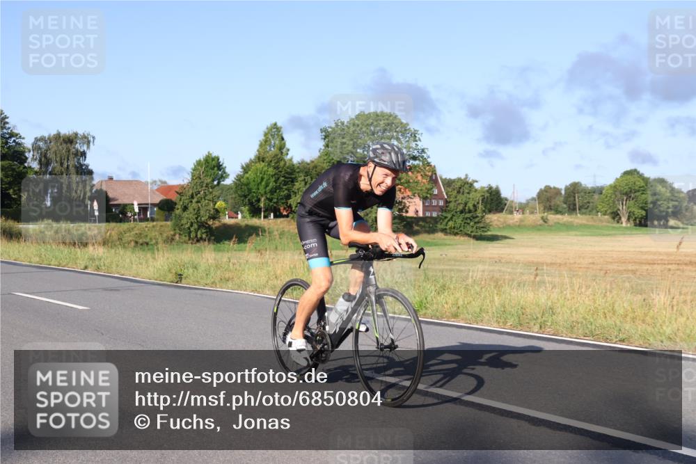 25.08.2024 - Elbe Triathlon Hamburg Fuchs,  Jonas http://msf.ph/oto/6850804 25.08.2024 09:14:11 Radfahren 137, 114, 163, 385, 271, 305, 175 meine-sportfotos.de