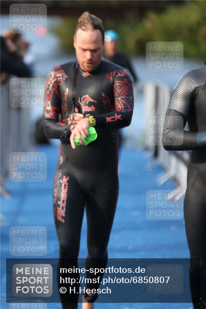 25.08.2024 - Elbe Triathlon Hamburg H.Heesch http://msf.ph/oto/6850807 25.08.2024 08:58:48 Schwimmen 203, 208, 211, 236, 241, 243, 266, 283, 294, 313 meine-sportfotos.de