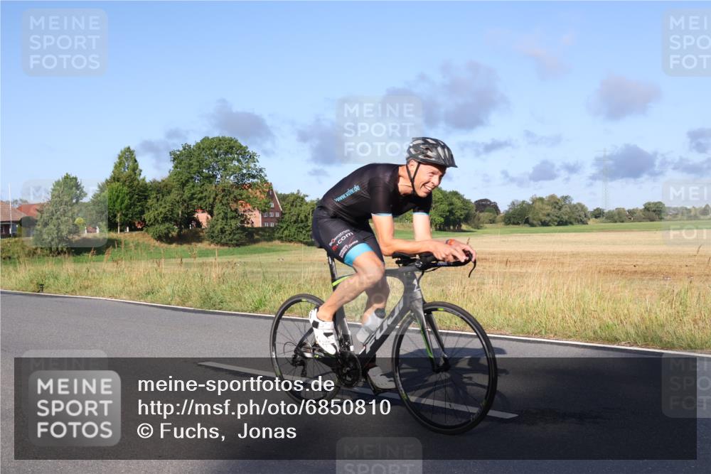 25.08.2024 - Elbe Triathlon Hamburg Fuchs,  Jonas http://msf.ph/oto/6850810 25.08.2024 09:14:11 Radfahren 137, 114, 163, 385, 271, 305, 175 meine-sportfotos.de
