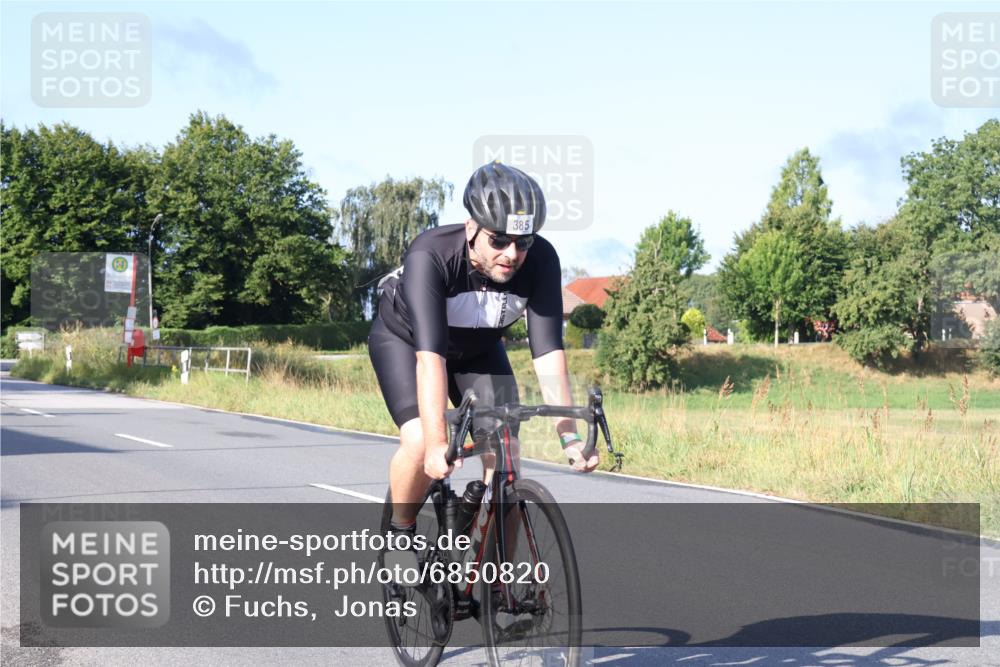 25.08.2024 - Elbe Triathlon Hamburg Fuchs,  Jonas http://msf.ph/oto/6850820 25.08.2024 09:14:12 Radfahren 137, 114, 163, 385, 271, 305, 175 meine-sportfotos.de