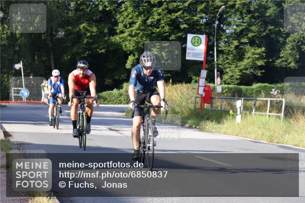 25.08.2024 - Elbe Triathlon Hamburg Fuchs,  Jonas http://msf.ph/oto/6850837 25.08.2024 09:14:13 Radfahren 137, 114, 163, 385, 271, 305, 175 meine-sportfotos.de