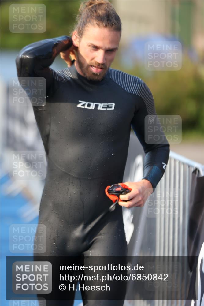 25.08.2024 - Elbe Triathlon Hamburg H.Heesch http://msf.ph/oto/6850842 25.08.2024 08:58:48 Schwimmen 203, 208, 211, 236, 241, 243, 266, 283, 294, 313 meine-sportfotos.de