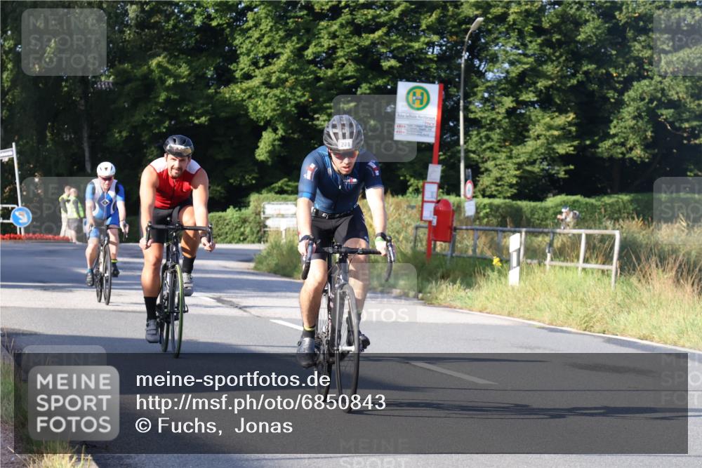 25.08.2024 - Elbe Triathlon Hamburg Fuchs,  Jonas http://msf.ph/oto/6850843 25.08.2024 09:14:13 Radfahren 137, 114, 163, 385, 271, 305, 175 meine-sportfotos.de