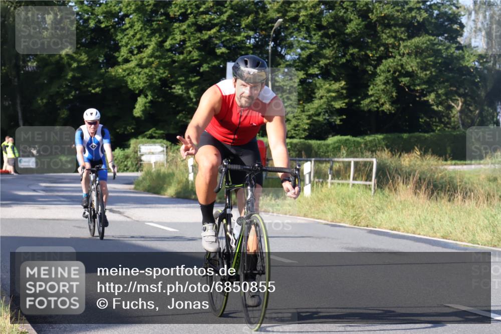 25.08.2024 - Elbe Triathlon Hamburg Fuchs,  Jonas http://msf.ph/oto/6850855 25.08.2024 09:14:14 Radfahren 114, 163, 385, 271, 305, 175 meine-sportfotos.de