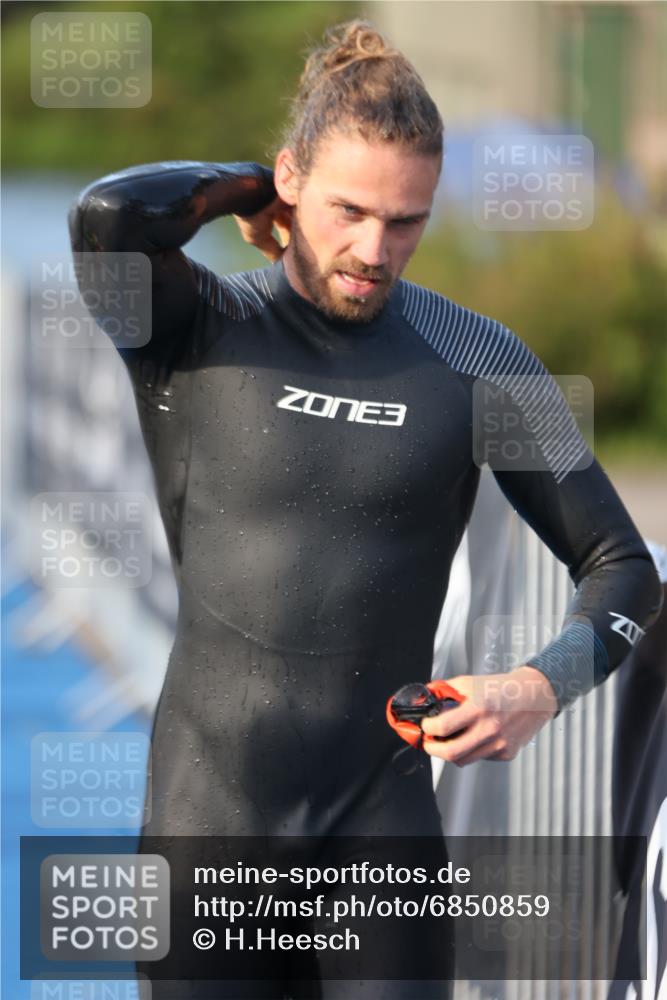25.08.2024 - Elbe Triathlon Hamburg H.Heesch http://msf.ph/oto/6850859 25.08.2024 08:58:48 Schwimmen 203, 208, 211, 236, 241, 243, 266, 283, 294, 313 meine-sportfotos.de