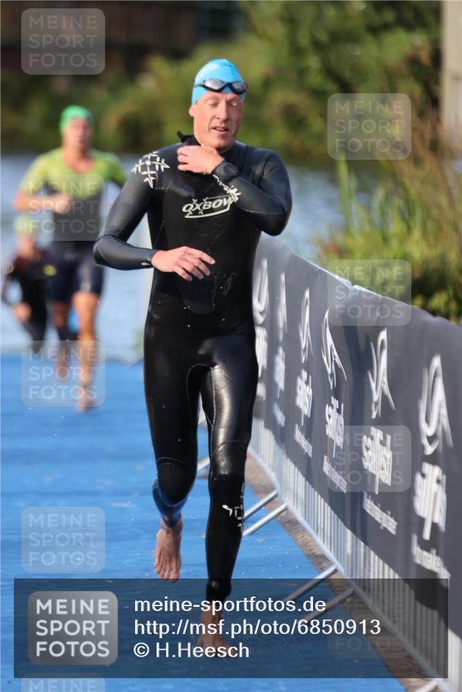 25.08.2024 - Elbe Triathlon Hamburg H.Heesch http://msf.ph/oto/6850913 25.08.2024 08:58:51 Schwimmen 203, 208, 211, 236, 241, 266, 283, 294, 313 meine-sportfotos.de