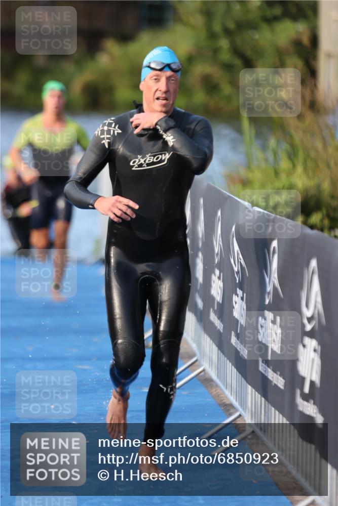 25.08.2024 - Elbe Triathlon Hamburg H.Heesch http://msf.ph/oto/6850923 25.08.2024 08:58:51 Schwimmen 203, 208, 211, 236, 241, 266, 283, 294, 313 meine-sportfotos.de
