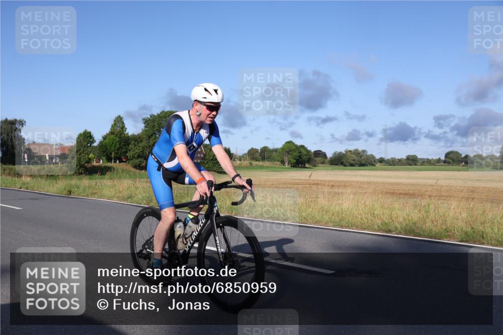 25.08.2024 - Elbe Triathlon Hamburg Fuchs,  Jonas http://msf.ph/oto/6850959 25.08.2024 09:14:17 Radfahren 385, 271, 305, 175, 239 meine-sportfotos.de