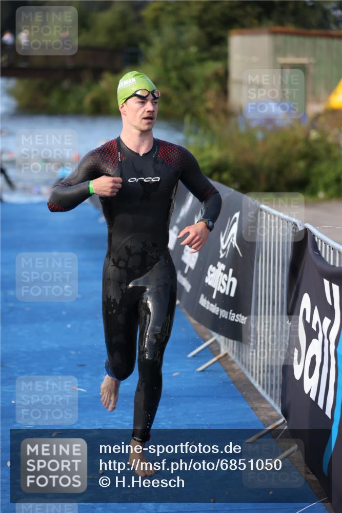 25.08.2024 - Elbe Triathlon Hamburg H.Heesch http://msf.ph/oto/6851050 25.08.2024 08:59:00 Schwimmen 203, 208, 211, 237, 241, 266, 275, 283, 285, 294, 298, 313 meine-sportfotos.de