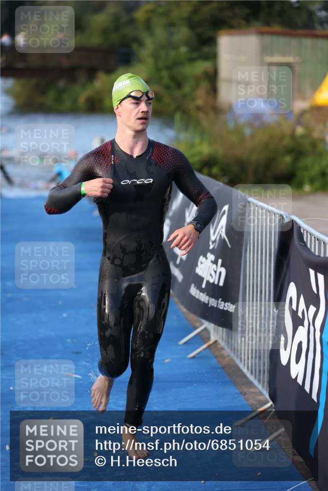 25.08.2024 - Elbe Triathlon Hamburg H.Heesch http://msf.ph/oto/6851054 25.08.2024 08:59:00 Schwimmen 203, 208, 211, 237, 241, 266, 275, 283, 285, 294, 298, 313 meine-sportfotos.de